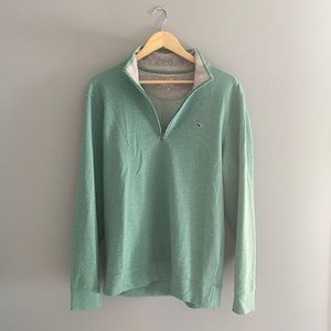 Medium vineyard vines men’s quarter zip.